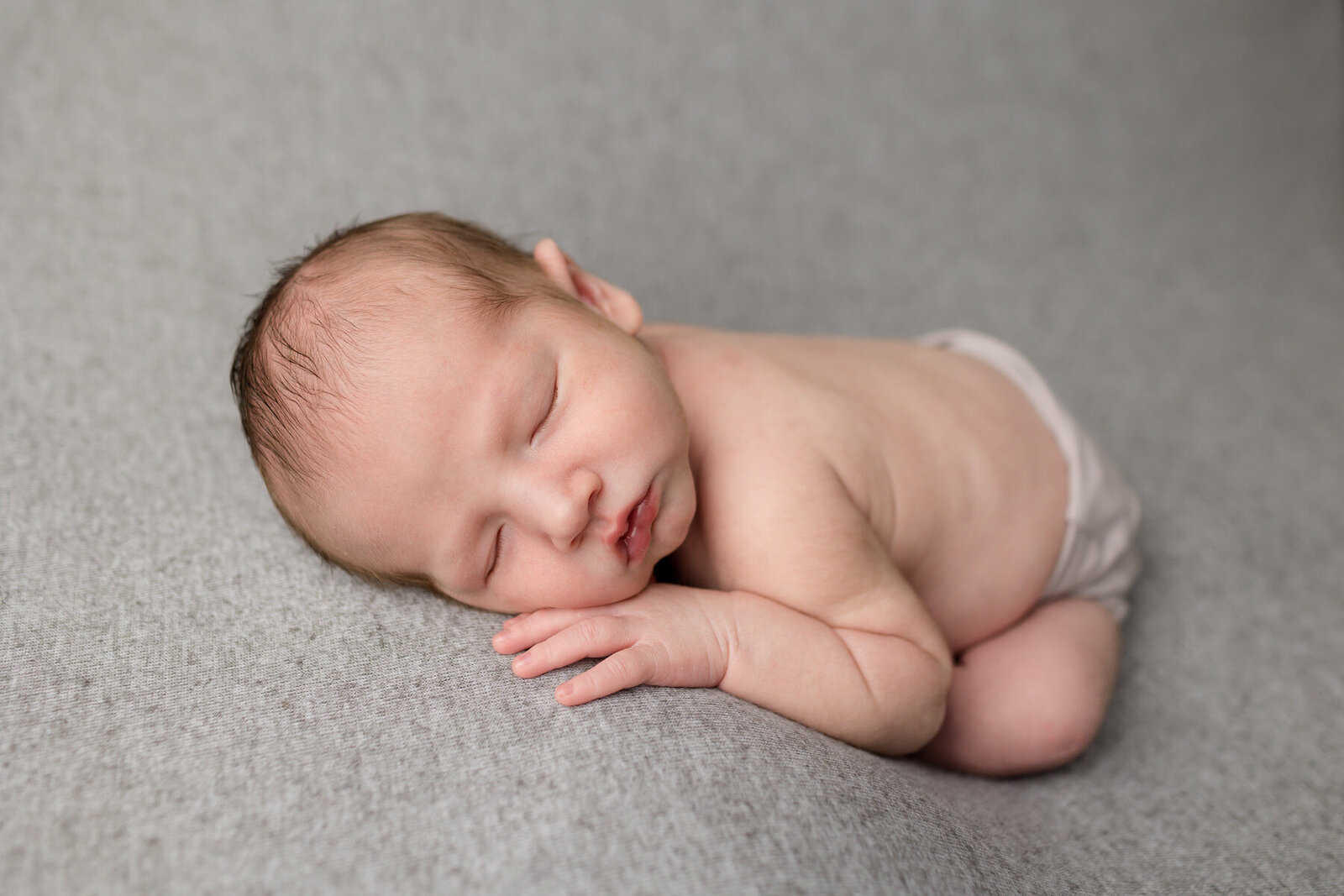in-home_newborn_lifestyle_photography_session_Lexington_KY_photographer_baby_boy-2