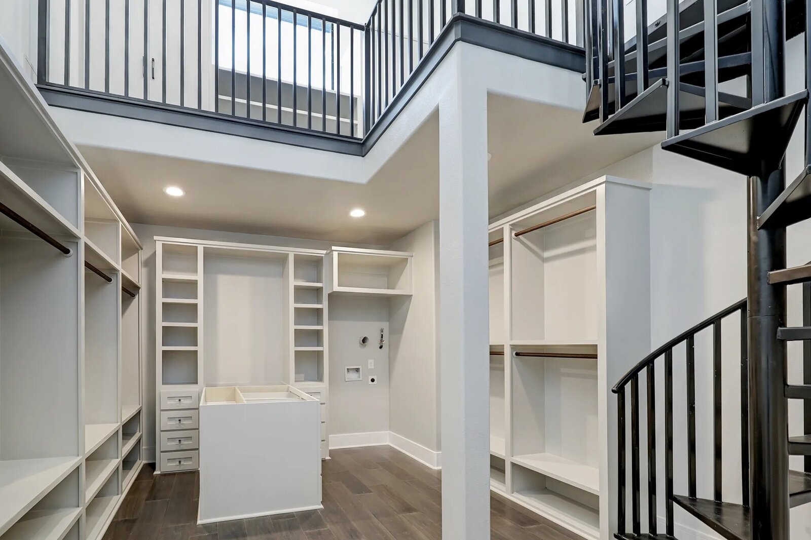 Livingston-Custom-Homes-Oyama-Custom-Build-Foyer-Stairs