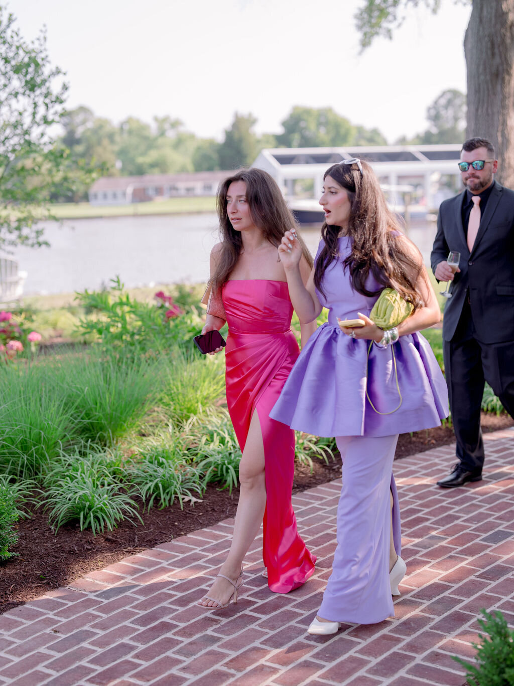 36Kate Campbell Floral The Oaks waterfront summer wedding by Julie Livingston photo