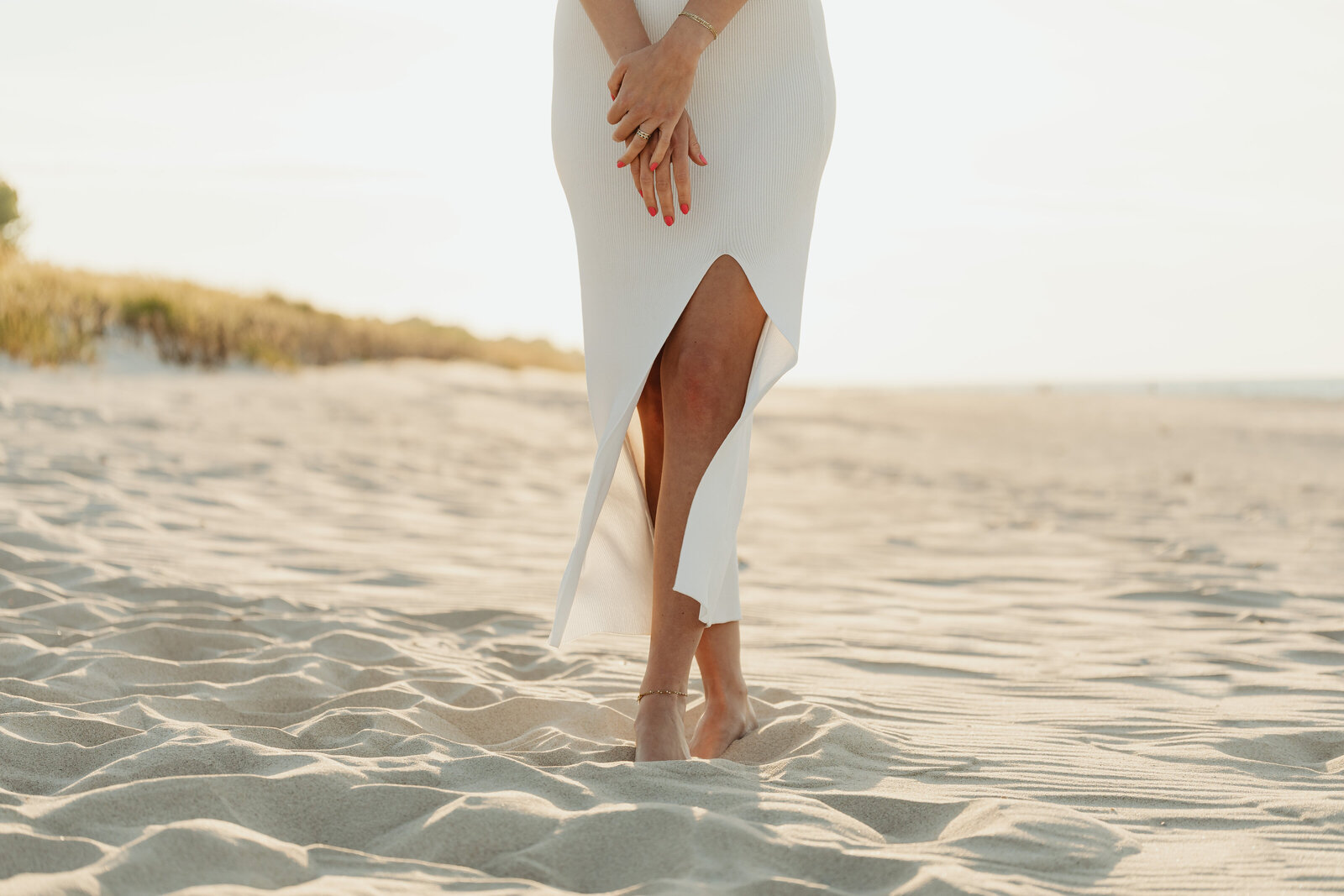 kaboompics_young-stylish-woman-poses-on-the-beach-at-sunset-27237