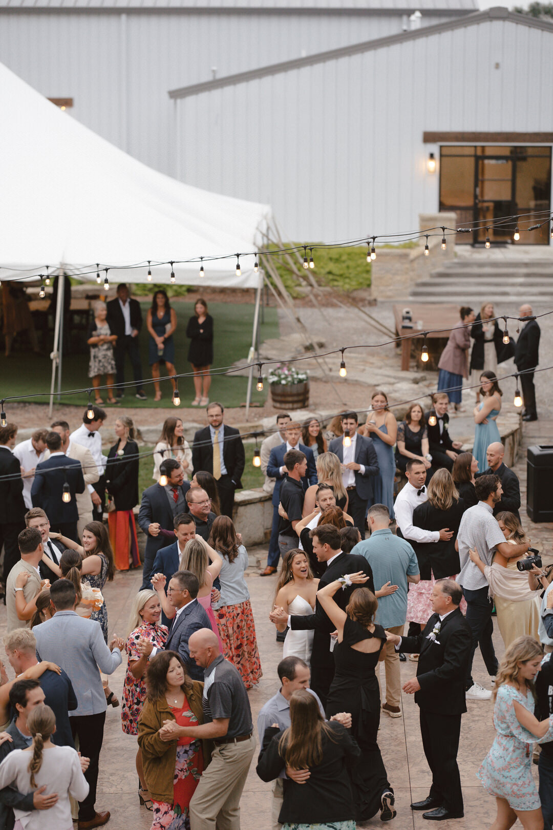 reuben-wedding-teasers-prairie-hill-vineyard-kayxbee-54