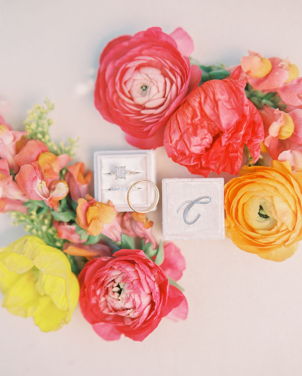 organic-wedding-flowers-ring-details-ranunculus-flowers