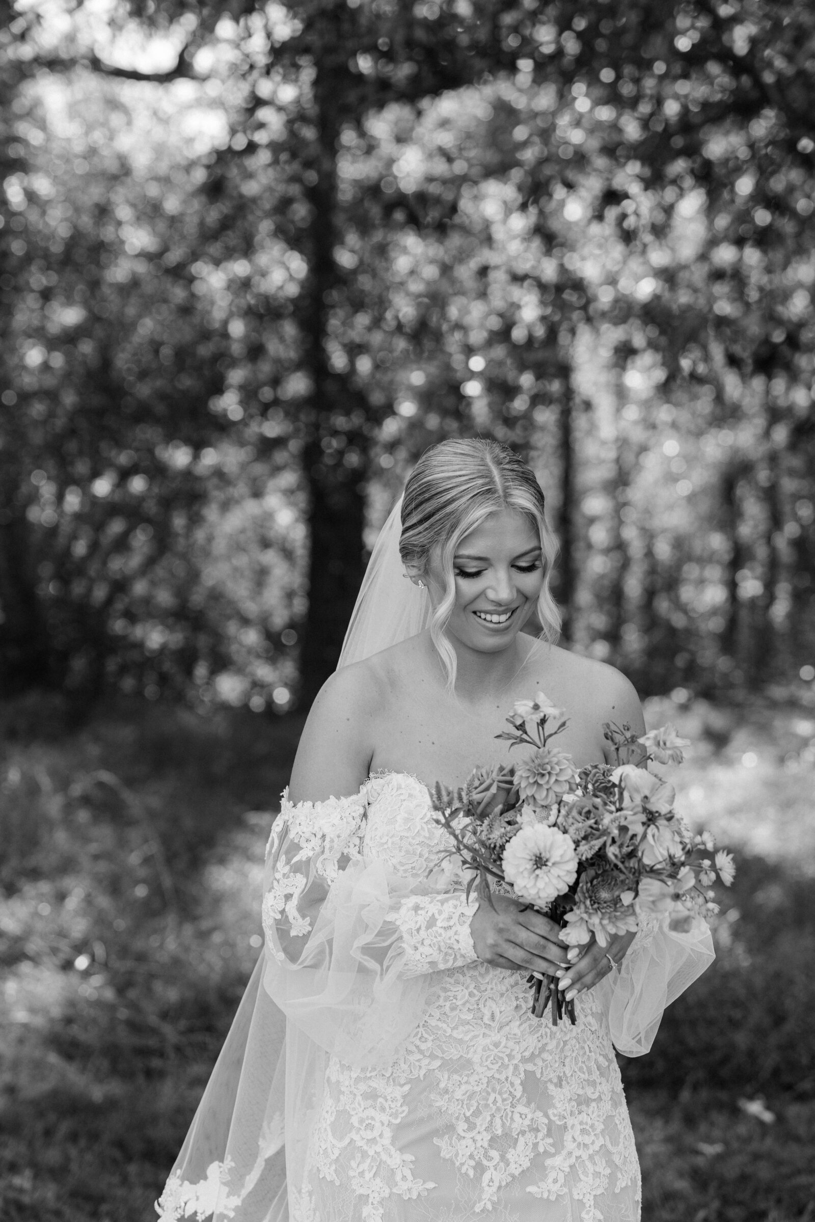 Bridal-portrait-Hayfield-at-Murchison-Farms