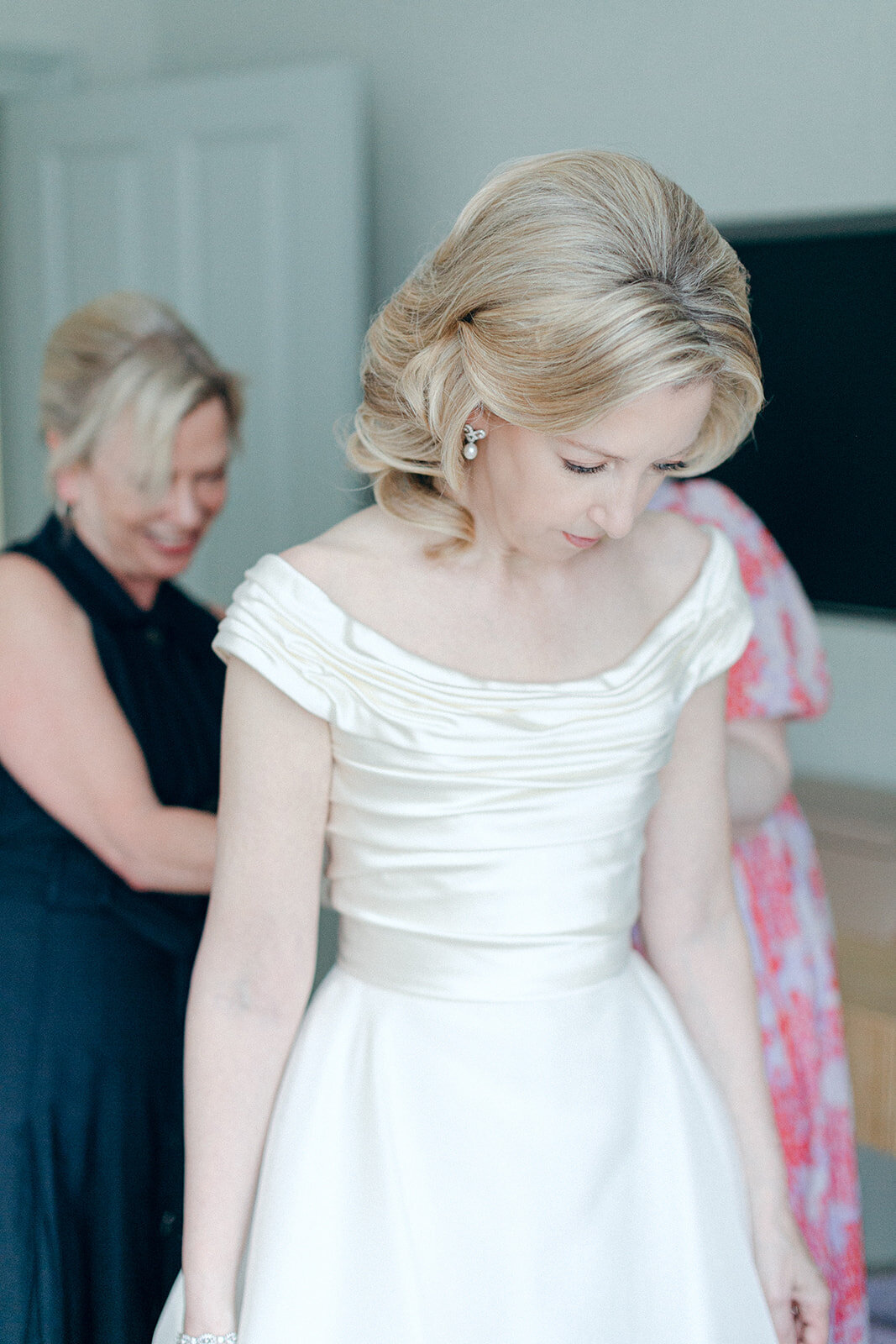 leanne-james-wedding-getting-ready-philippa-sian-photography-92