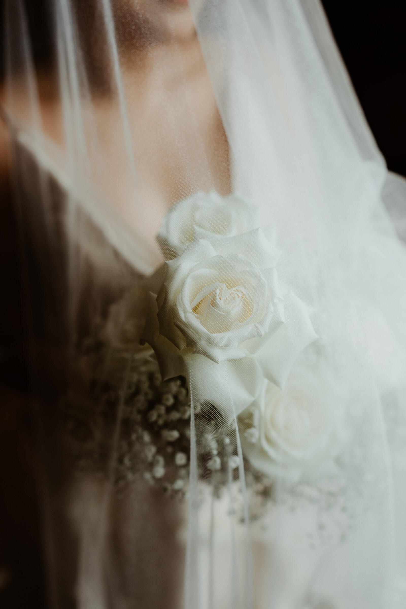 bouquet-de-mariee-roses-blanches