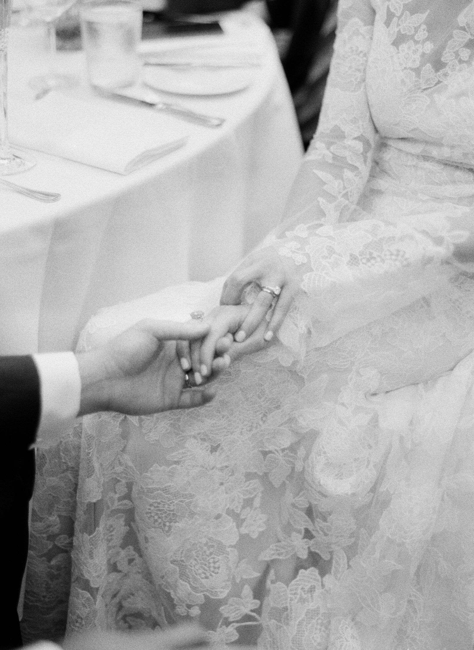 monique-lhuillier-lace-wedding-dress
