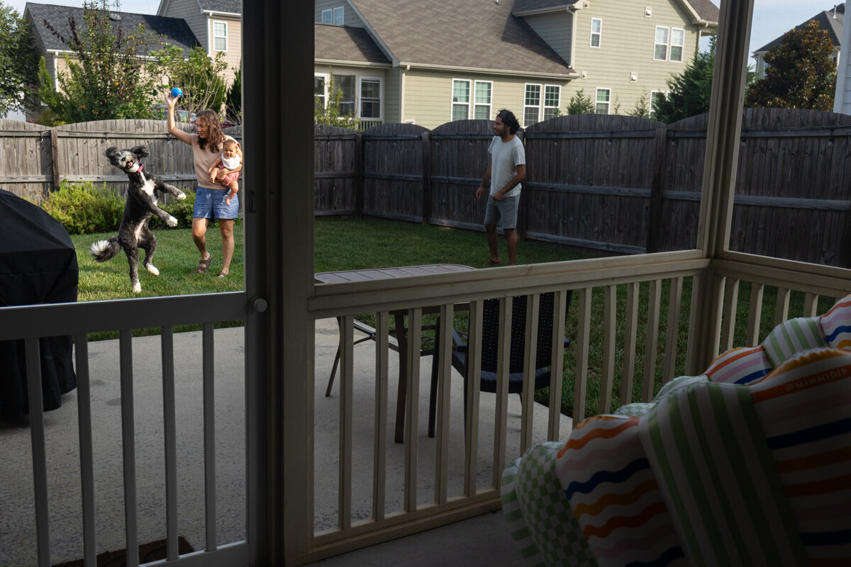 LightCreative_202308_AmandaGuillermo_BackyardPlay_RaleighDocumentaryFamilyPhotographer_001_blog