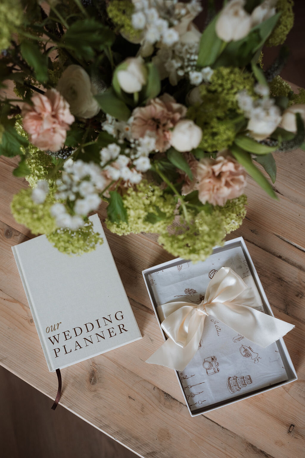 5. Our Wedding Planner Gift Box