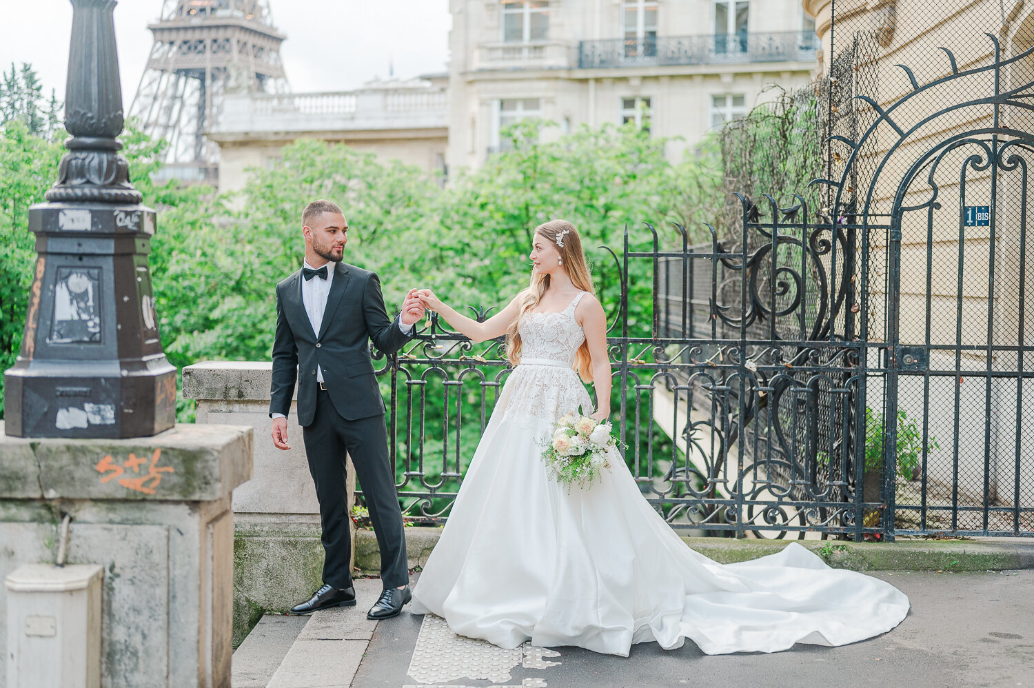 Paris-Wedding-in-front-of-the-eiffel-tower-1-2