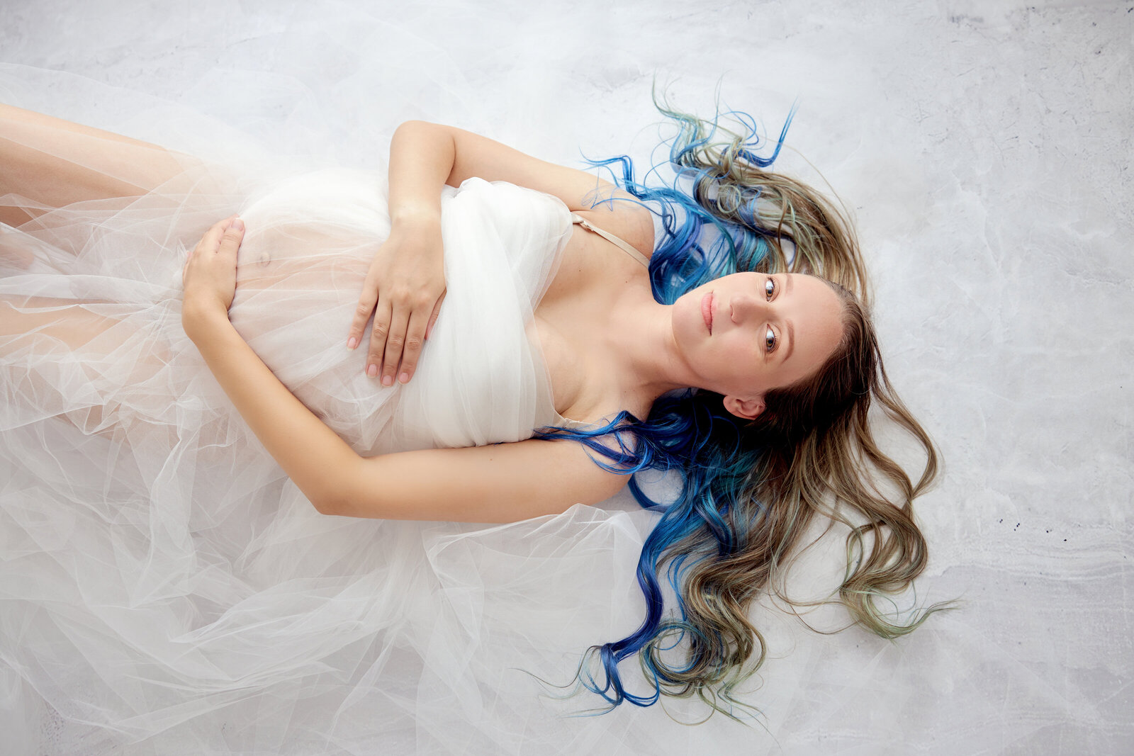 atlanta-best-maternity-pregnancy-portrait-studio-halo-white-on-white-flowing-gown-photography-photographer-twin-rivers-05