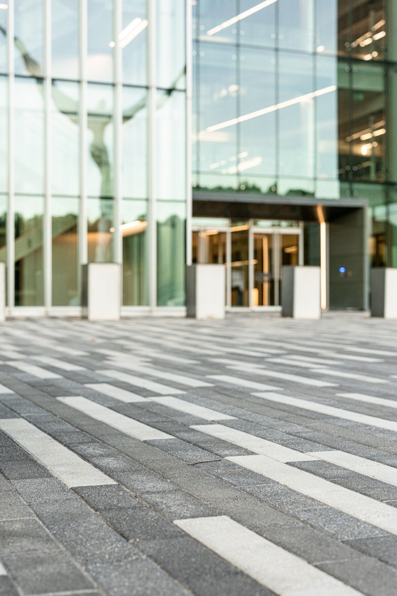 paver-entrance-commercial-landscaping-bankozk