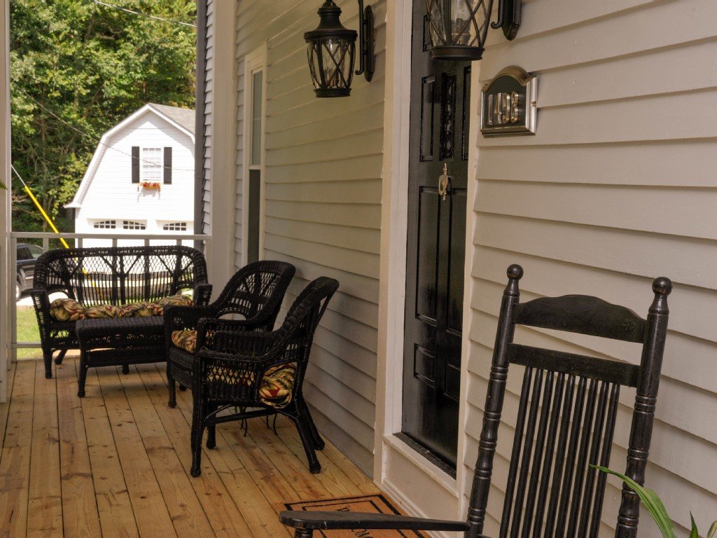 front sitting porch