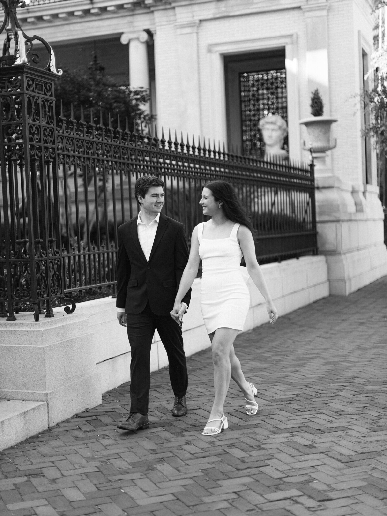 10-torianna-brooke-portraiture-downtown-savannah-ga-engagement-session-jessica-brian
