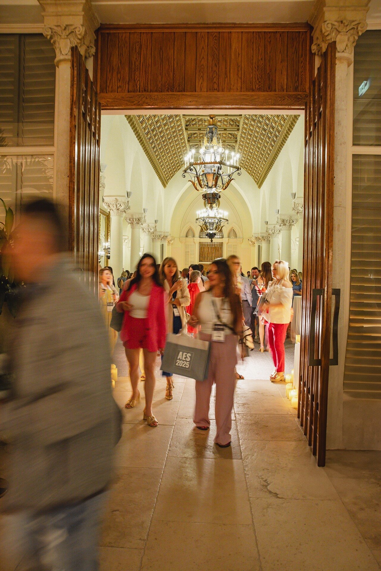 florida-conference-attendees-walking