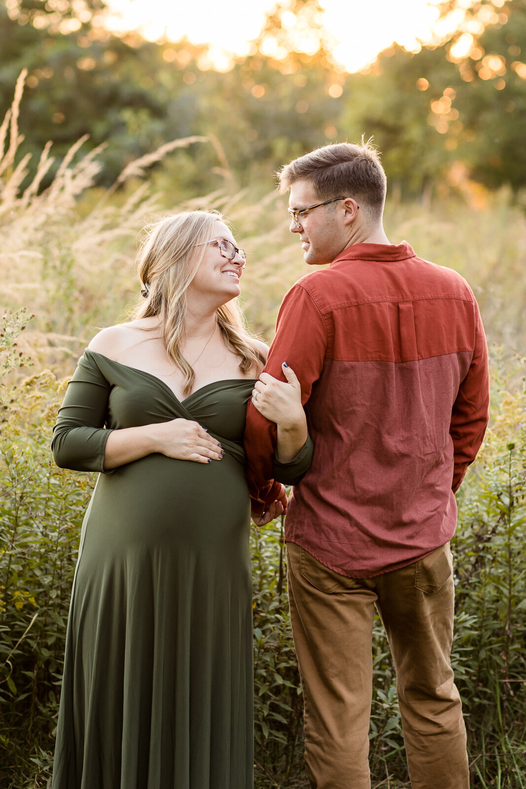 outdoor_maternity_photography_session_Frankfort_KY_photographer_goldenhour-3