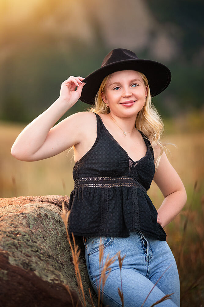 senior-girl-black-cowboy-hat-mountains-flatirons-boulder-ncar-blond-hair-blue-eyes