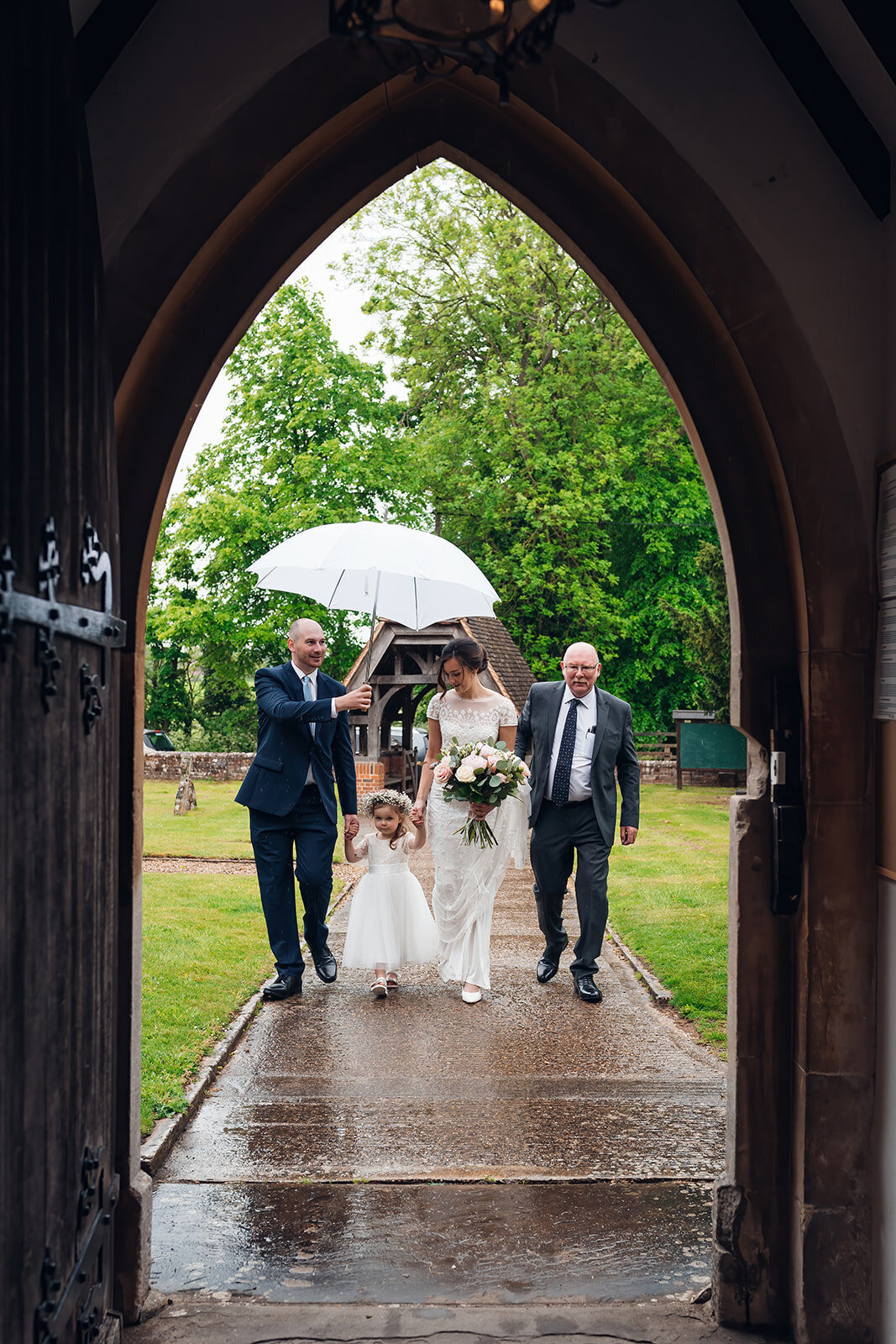 cotswold-church-wedding-confetti-shots