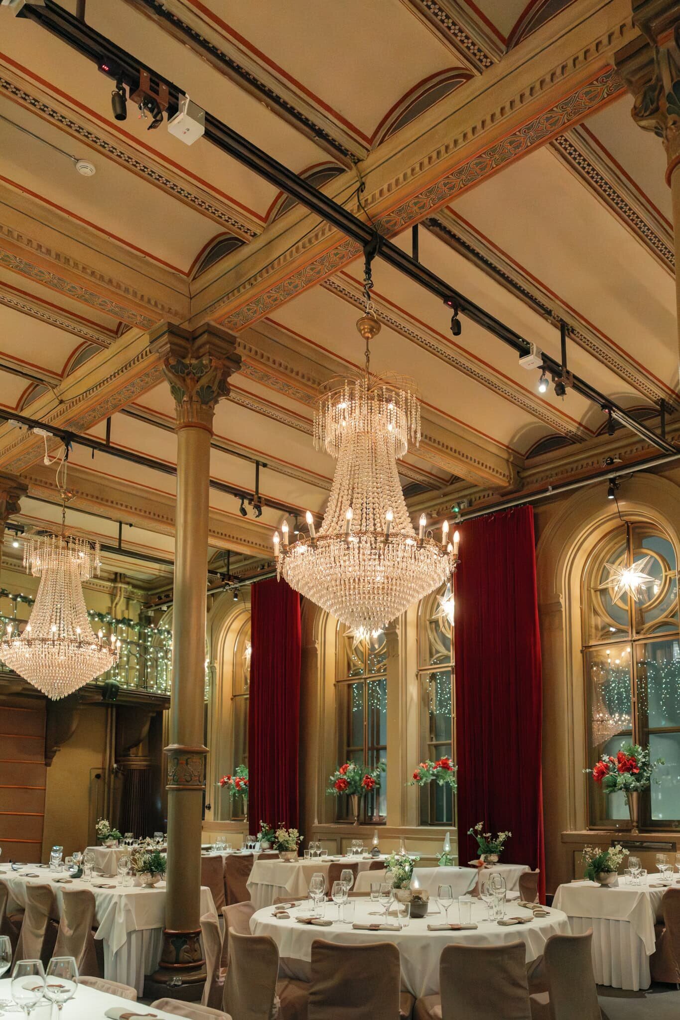 Destination Wedding Photographer Anna Lundgren in Stockholm Winter wedding inspiration Gamla Riksarkivet_16