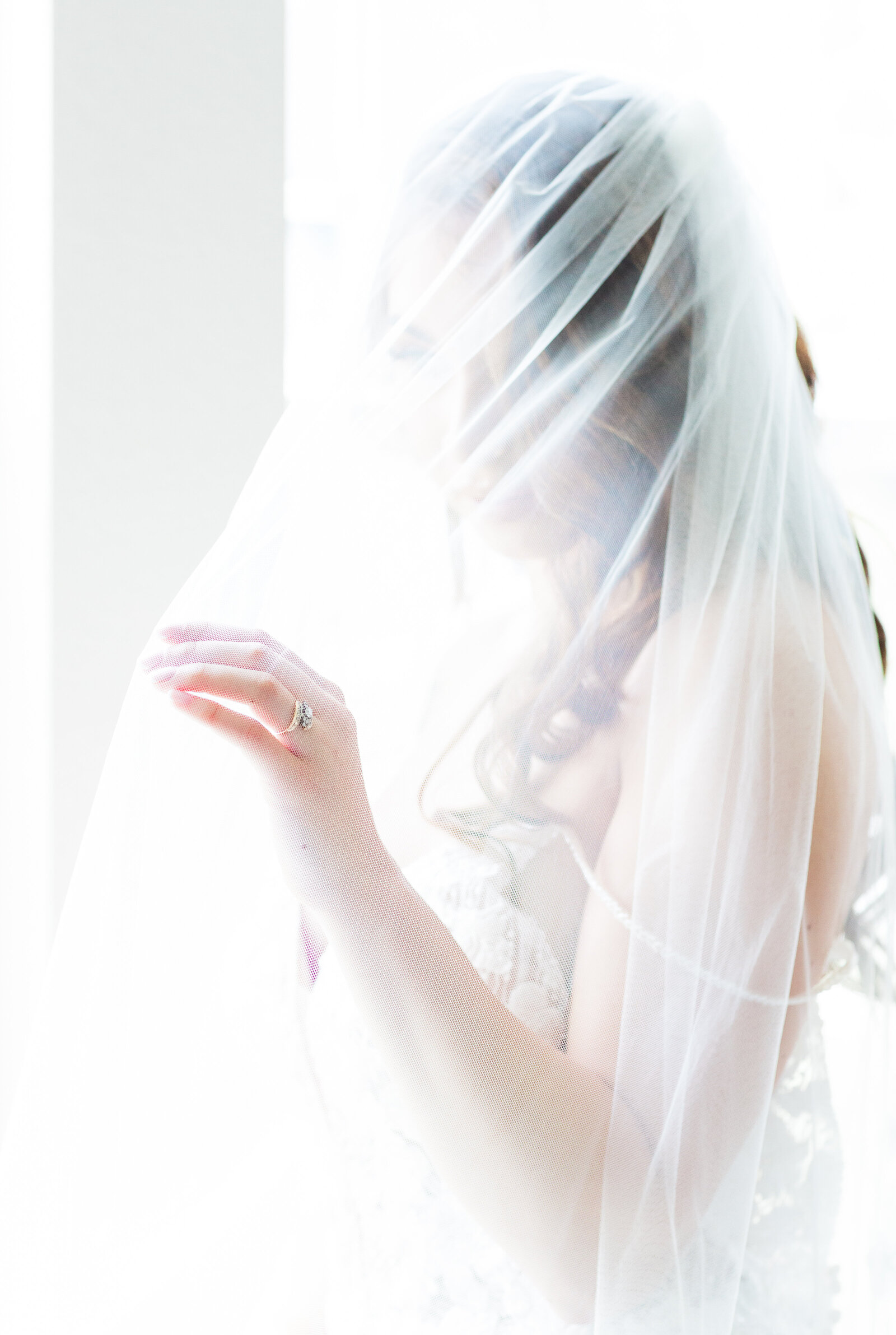 boudoir with veil pose