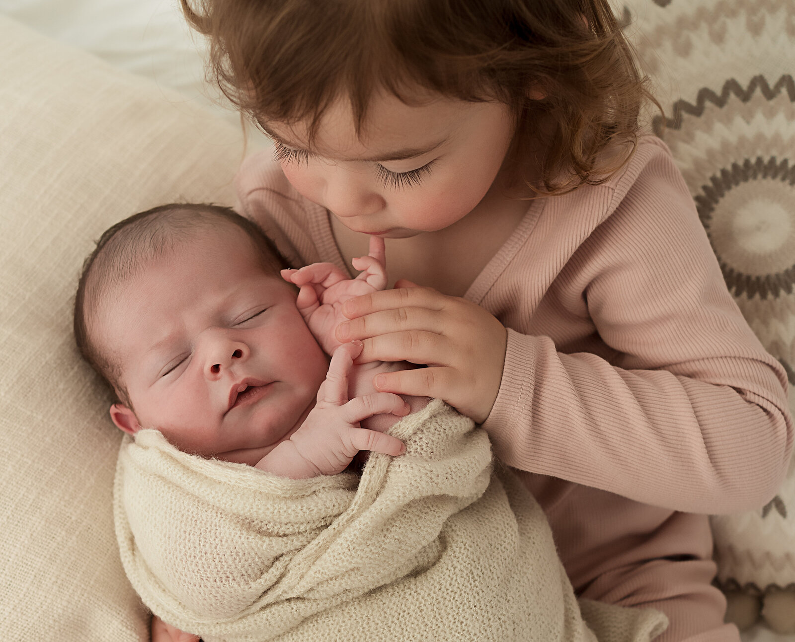 Buffalo, NY and Rochester, NY lifestyle newborn photographer. Jessica Stewart Photography. modern newborn photography.  (8)