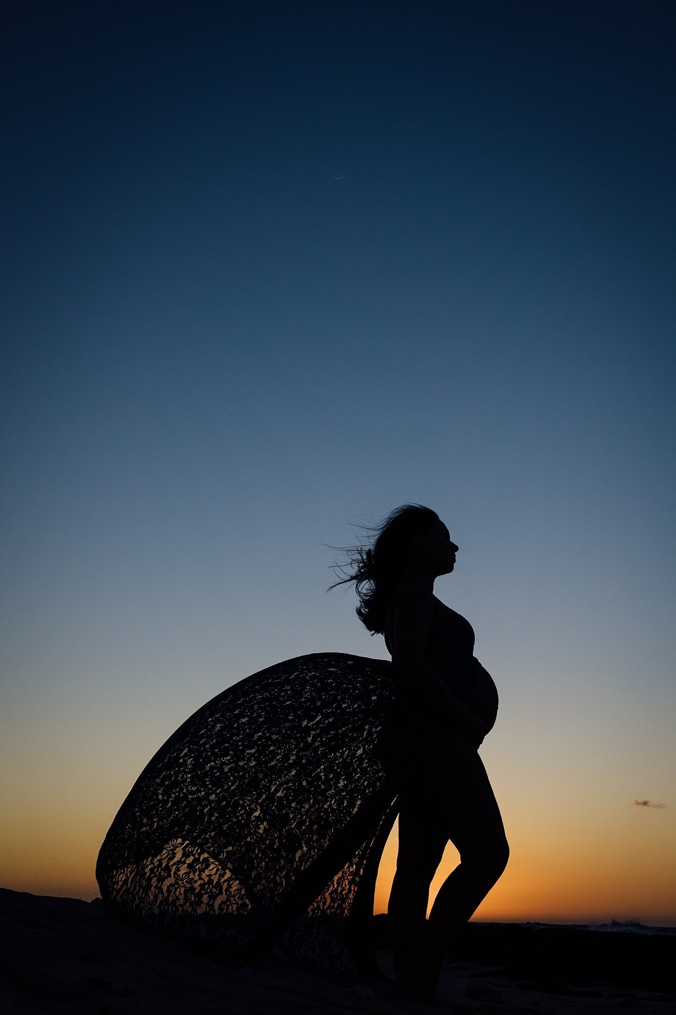 silhouette of pregnant mom