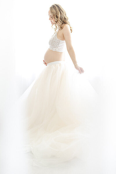 tampa-maternity-studio-photoshoot-tulle-gown