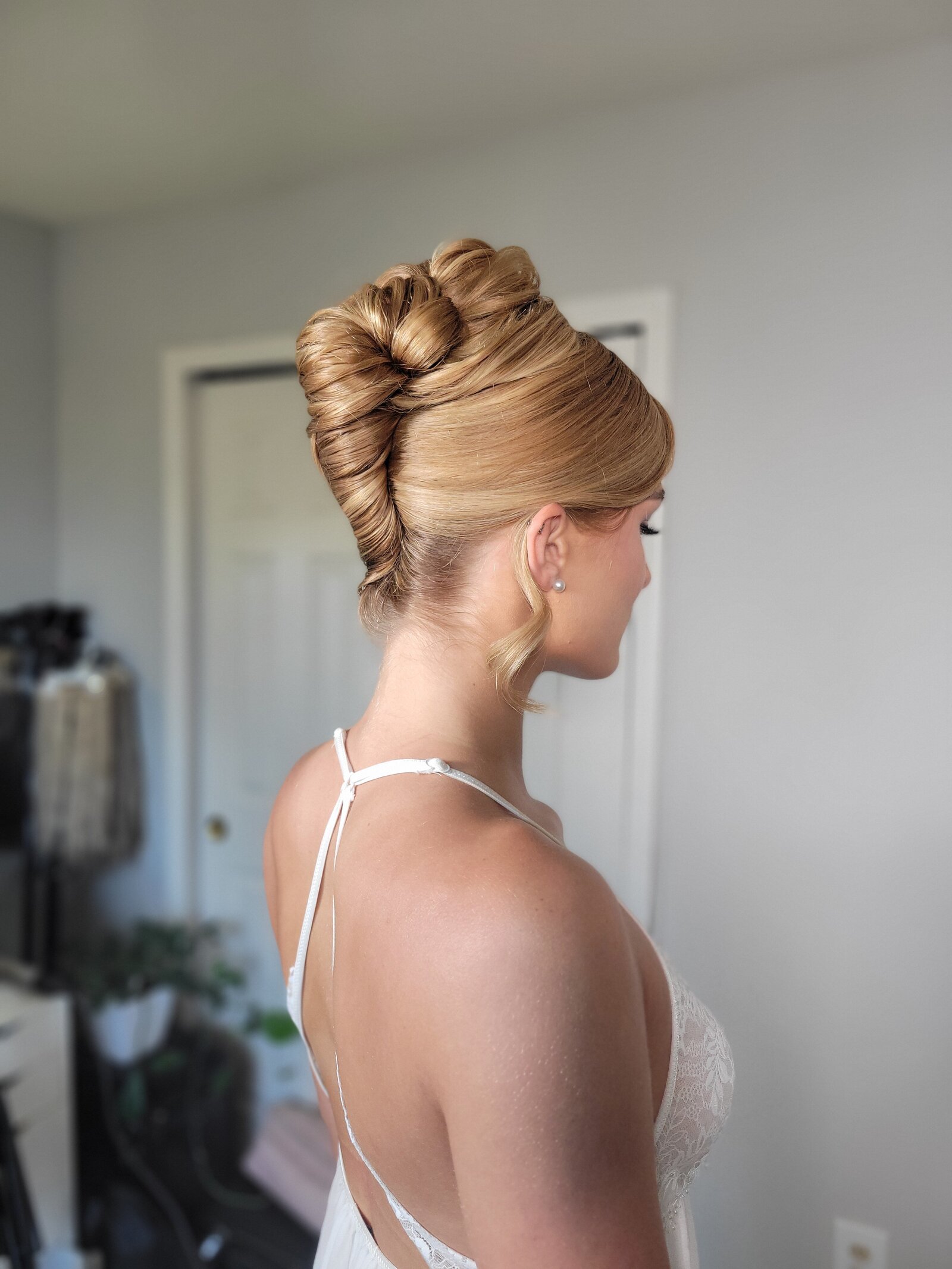 Blonde french roll