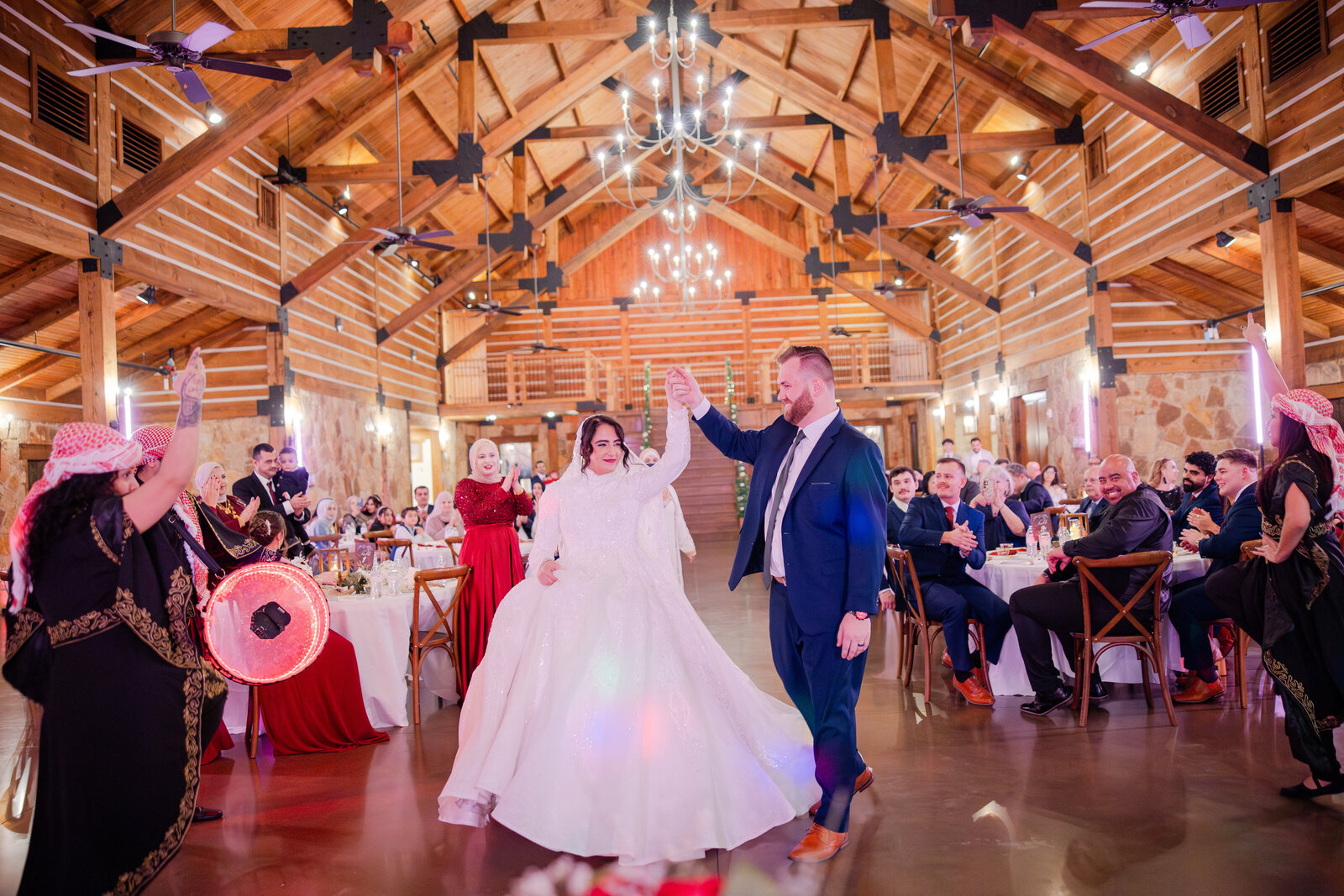 Couple dance photography at the wedding reception