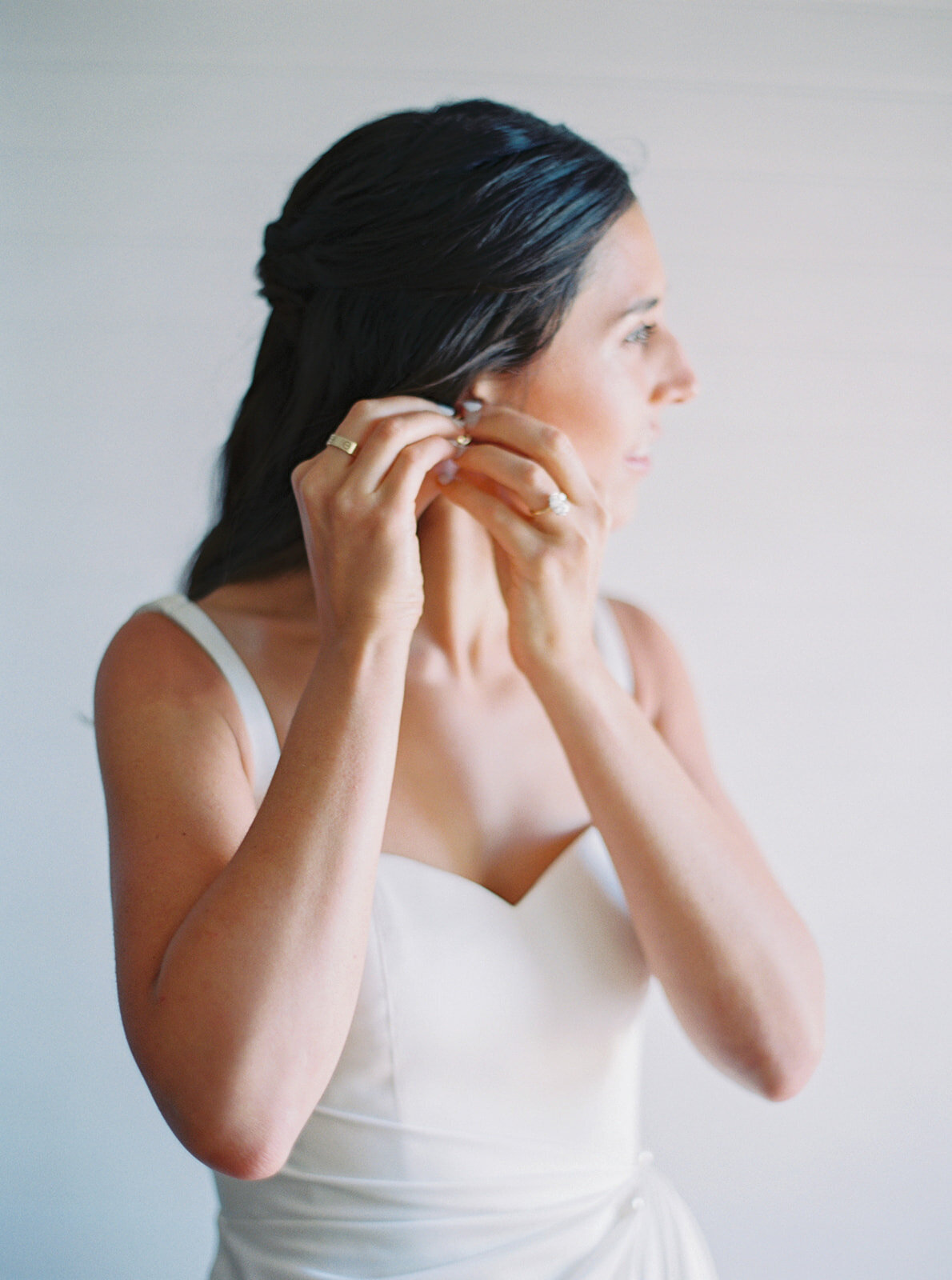 leila-james-events-newport-ri-wedding-planning-luxury-events-castle-hill-inn-gabrielle-and-will-emily-march-photography-bridal-portrait-SamuelsWedding_0074 copy