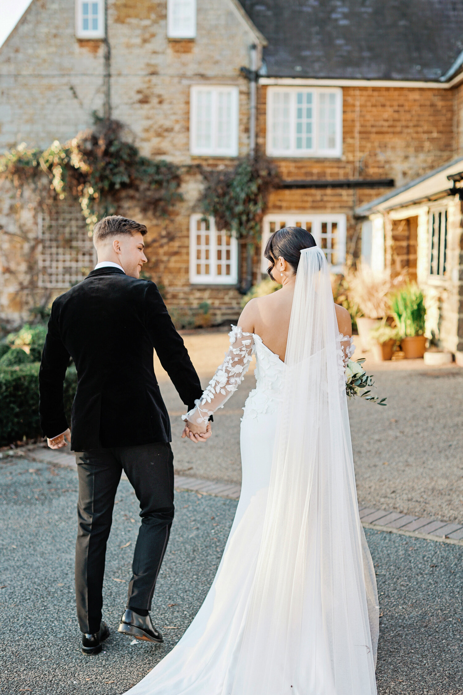 Crockwell-Farm-couple-walking