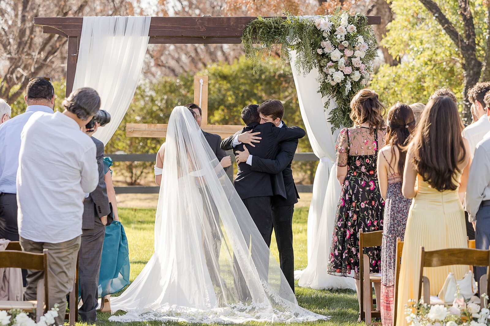 Phoenix-Wedding-Photographer-and-Videographer-Venue-at-the-Grove-WoodWed-1506