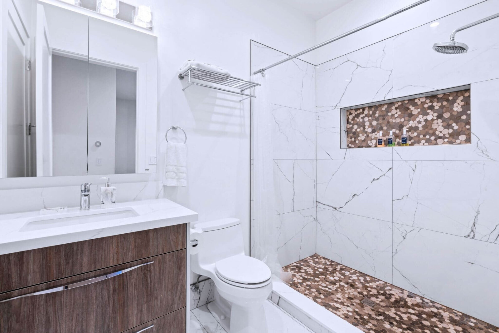 mls36_michael-jimenez-pacifica-realtor-homes-for-sale-remodeled-bathroom-bay-area-buyers-agent