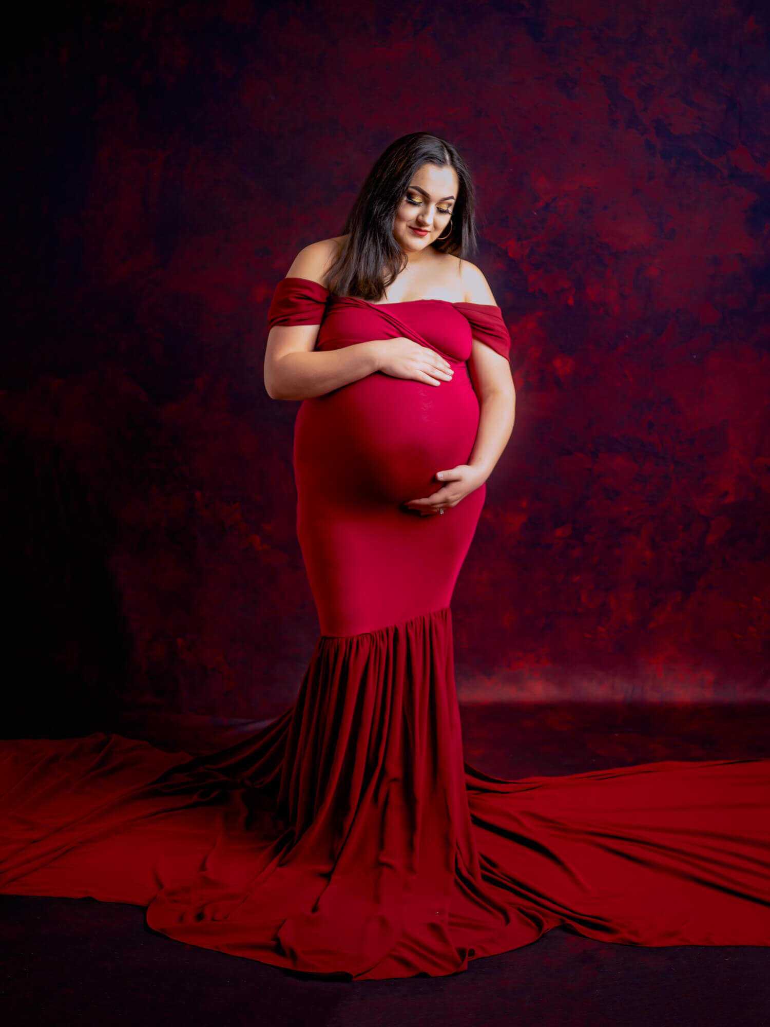 Woman in red dress in Prescott AZ maternity photos by Melissa Byrne