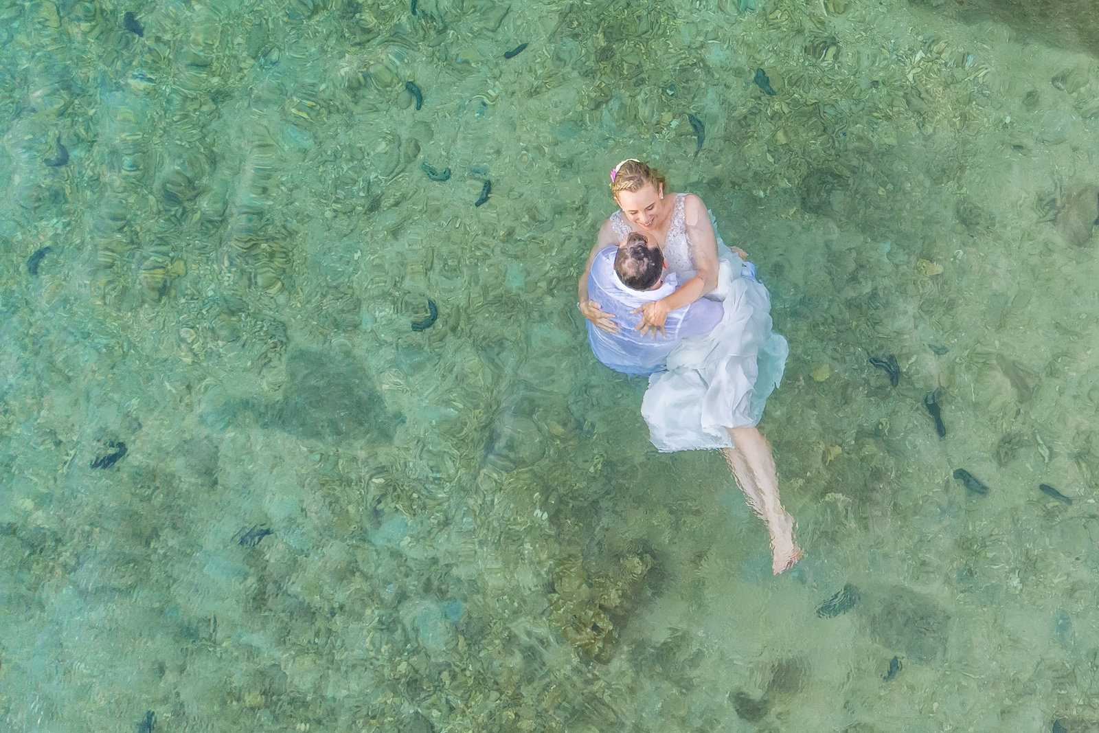 wedding couple in the sea