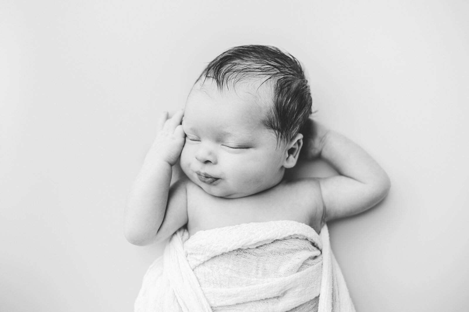 in-home_newborn_lifestyle_photography_session_Frankfort_KY_photographer_baby_boy