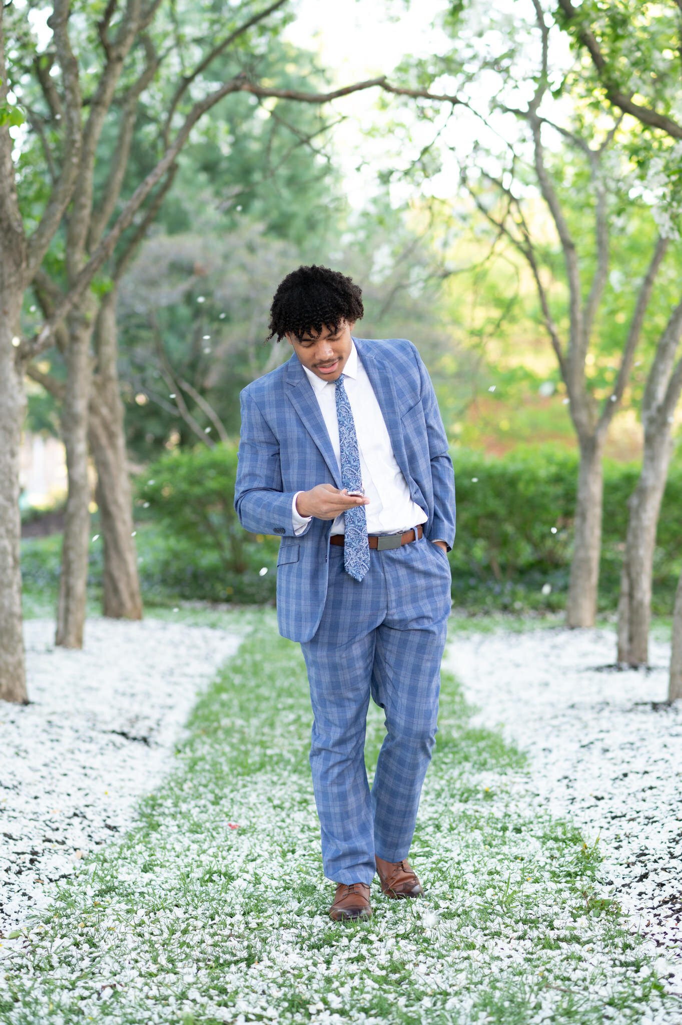 Hershey_Senior_Photos_Guy_Suit_and_TieZ6A_1814