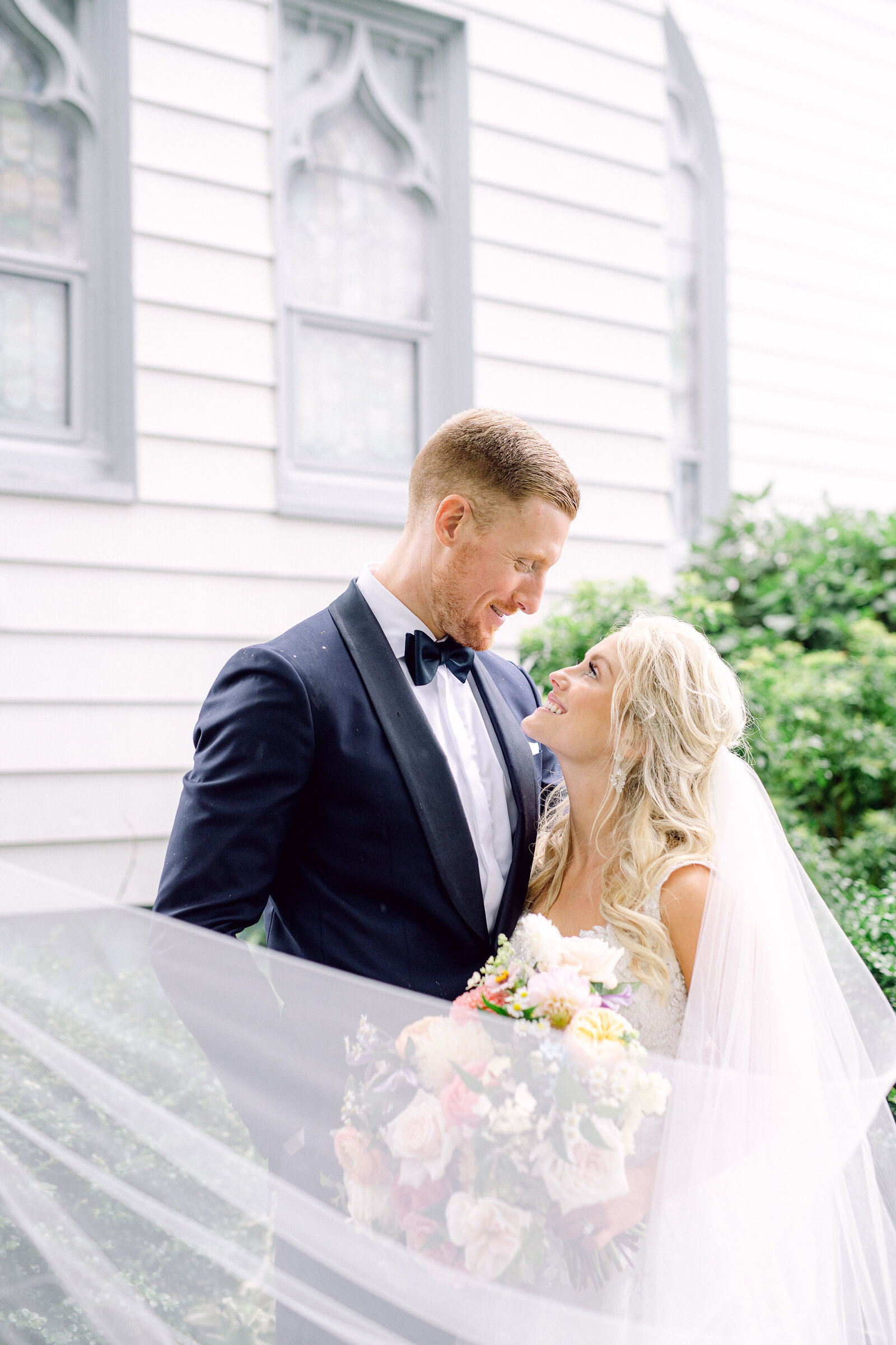 bride_and_groom_veil_1