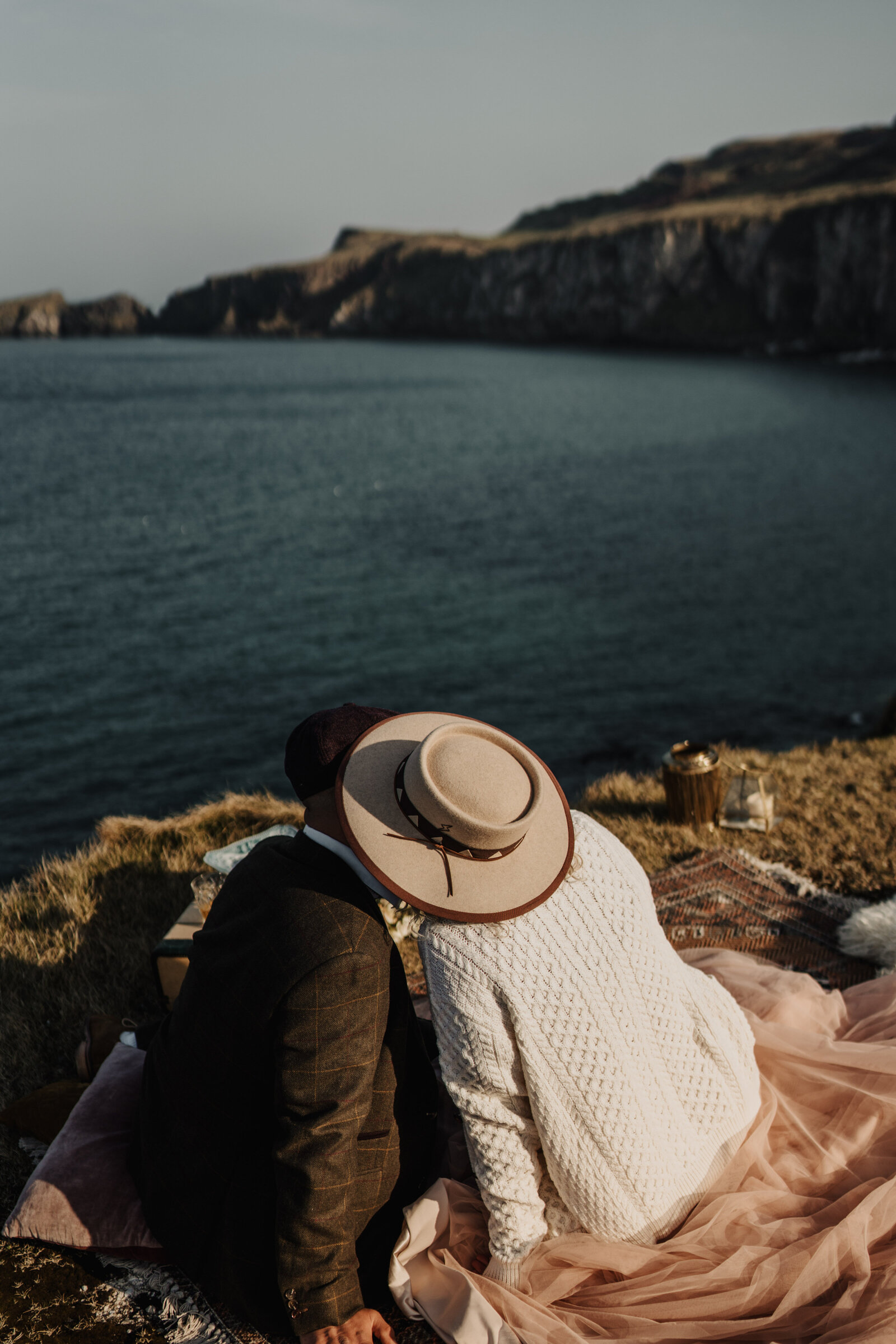 carrick-a-rede-rope-bridge-wedding-01286-81