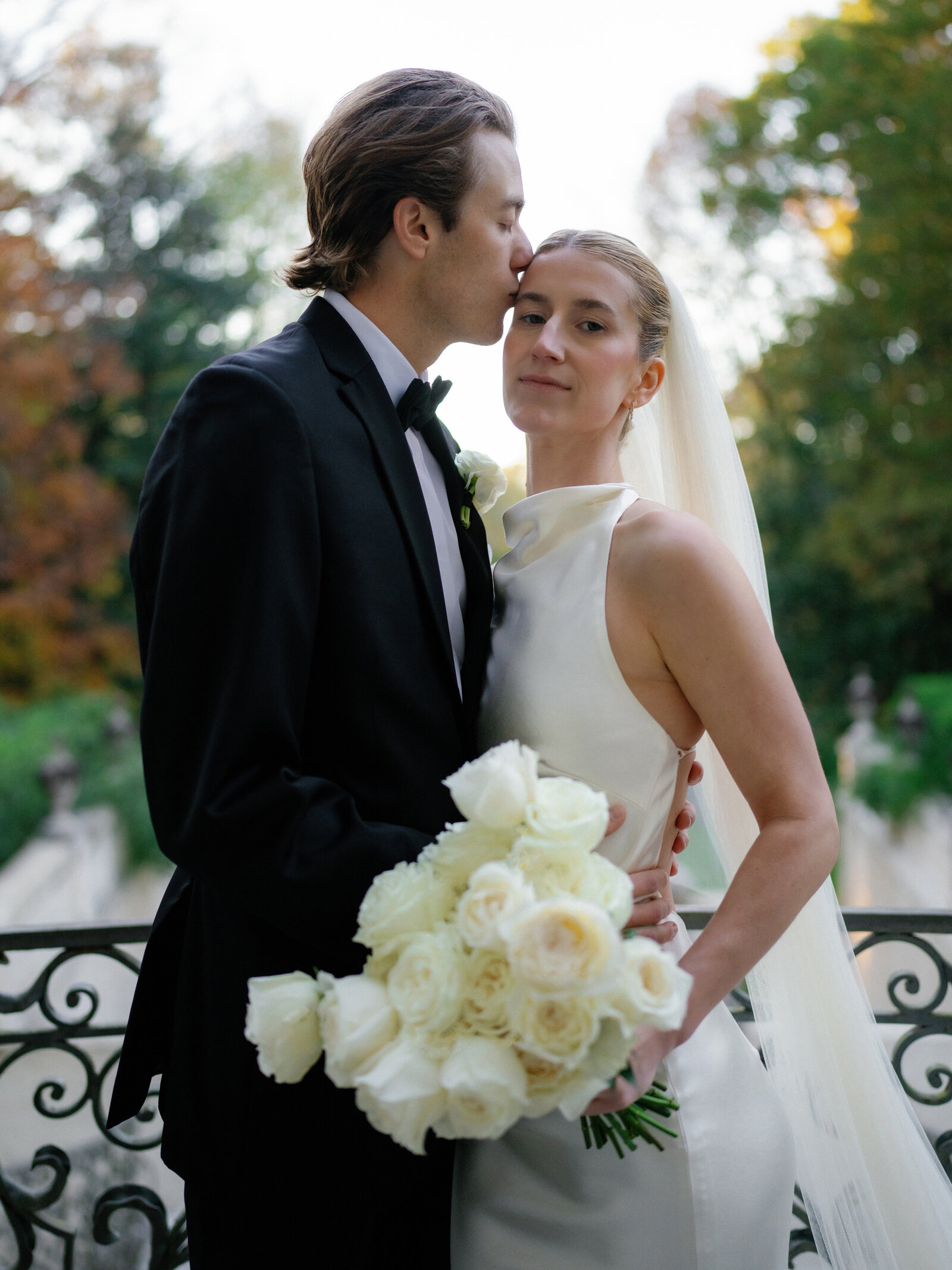 Bride and groom portrait at The Swan House wedding venue in Atlanta