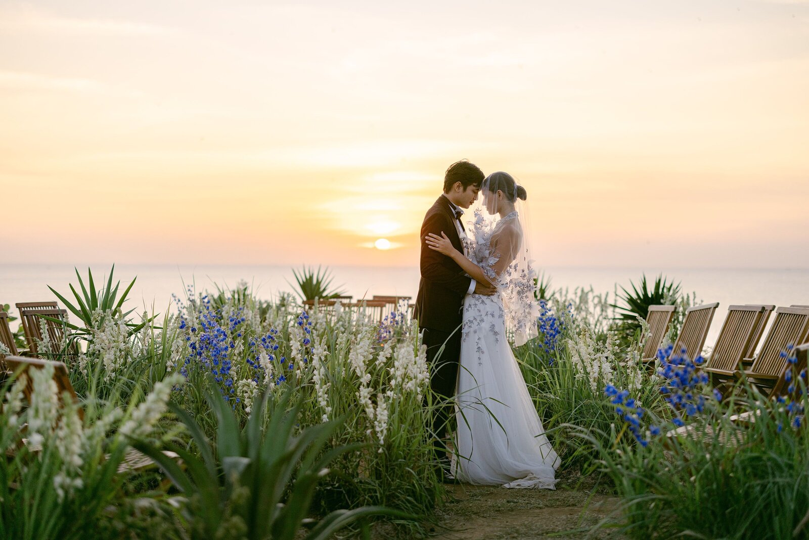 484Bali Bright Balangan Cliff Wedding Photography