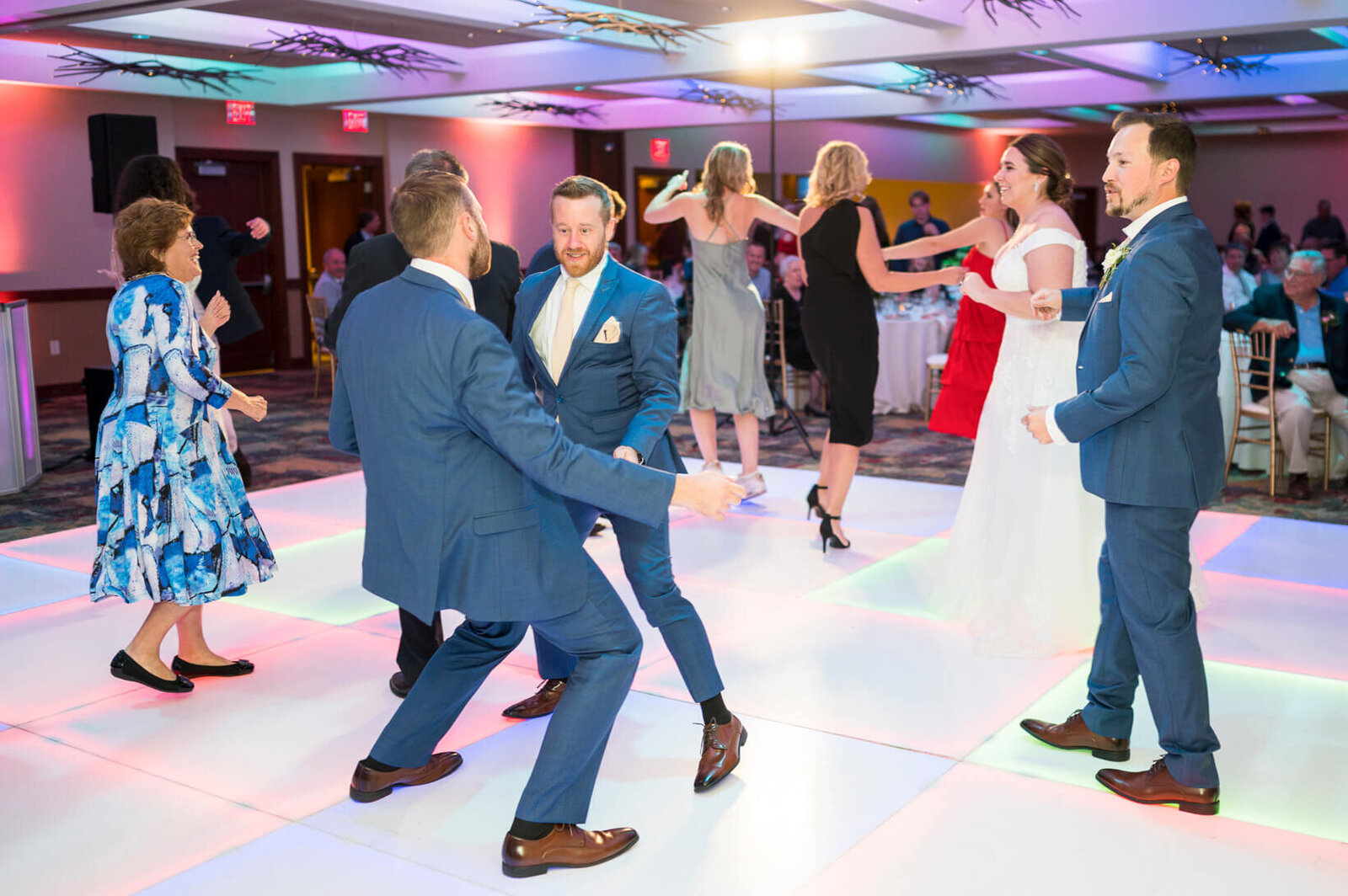 River-Club-of-Mequon-Wedding-680