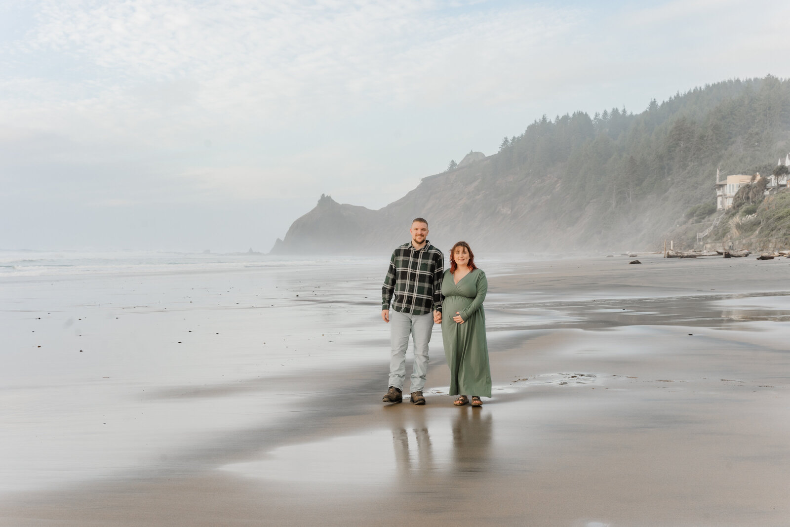 Maternity Photographer in Lincoln City, Oregon 