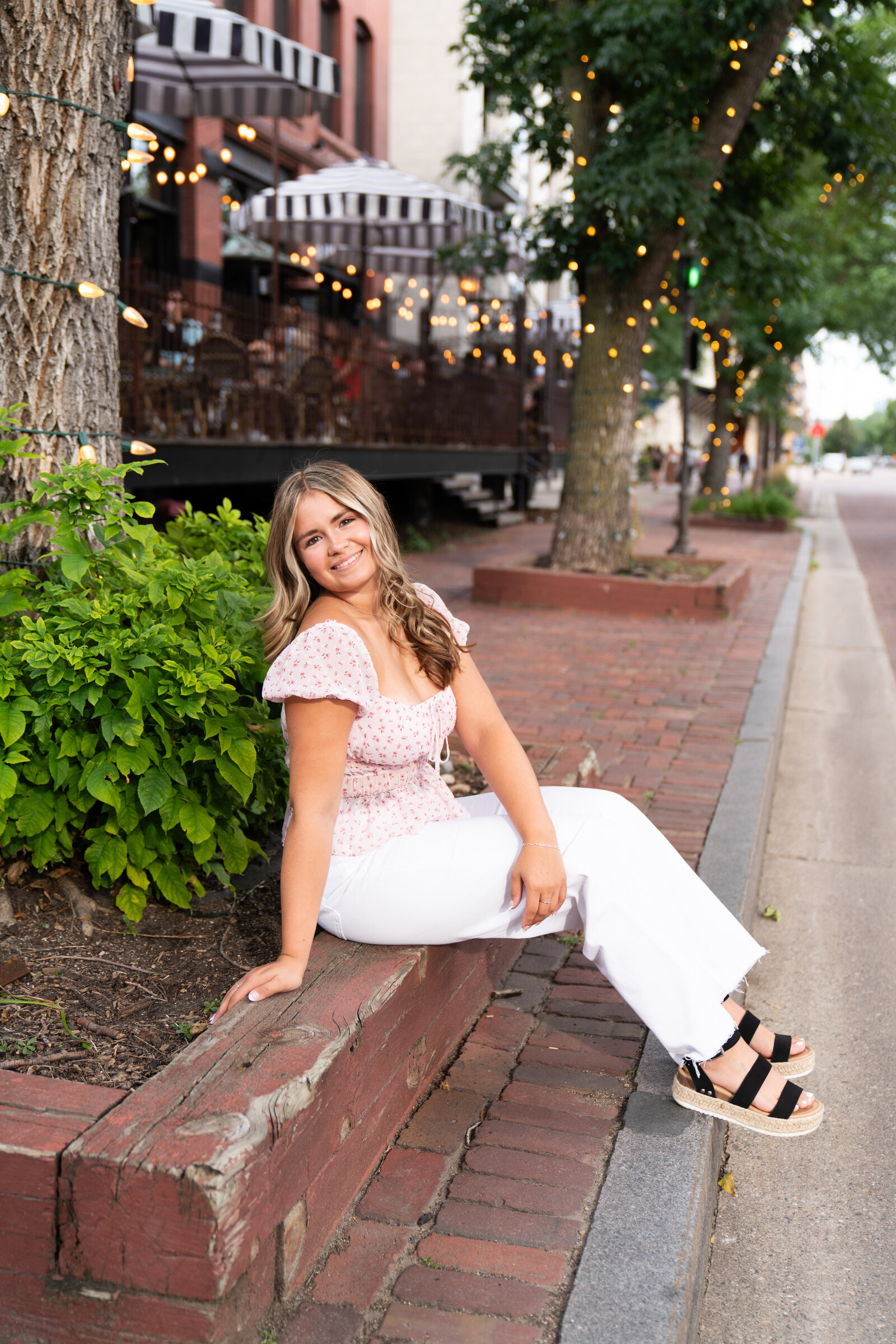 urban senior photo ideas