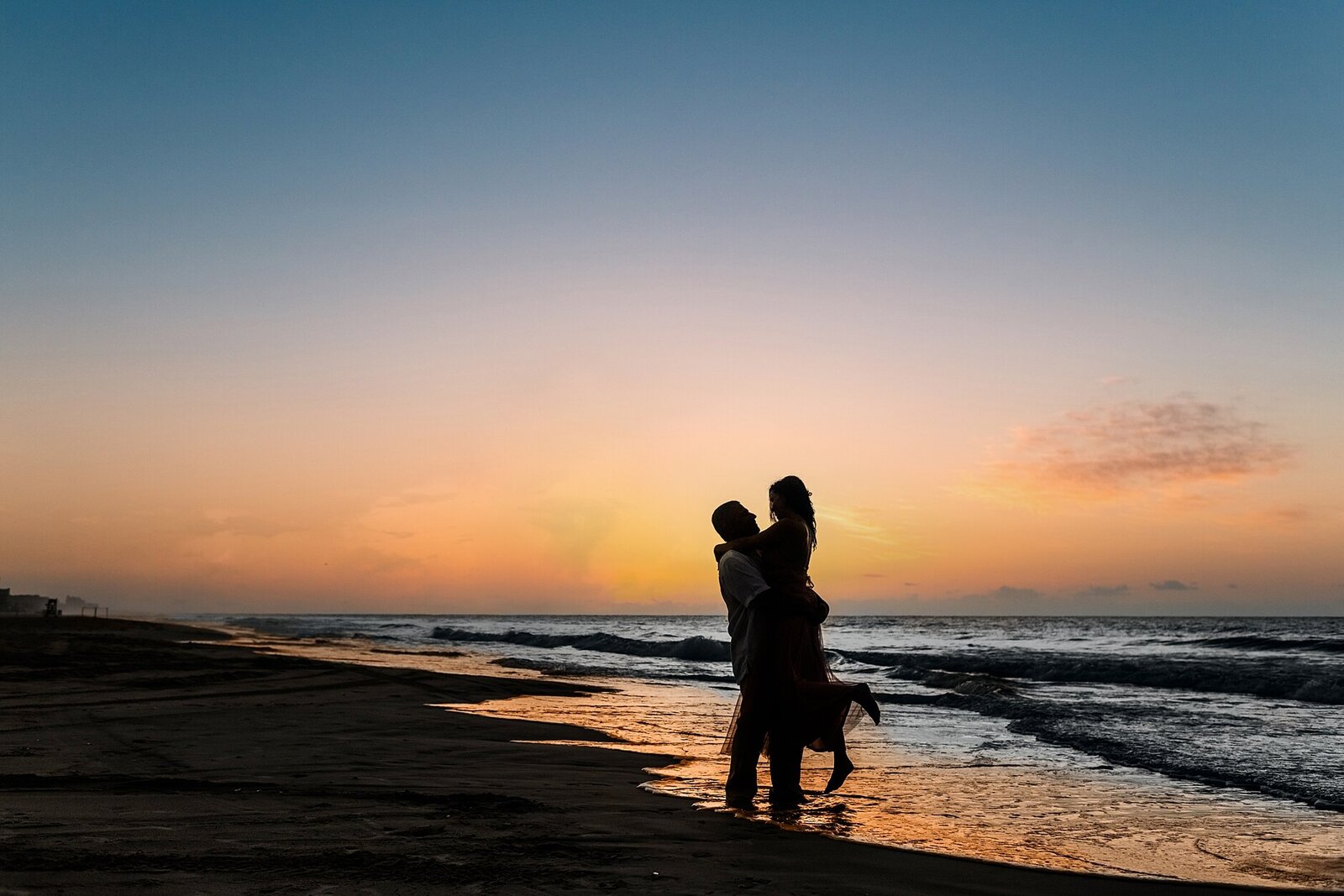 Sunset photos | Beach Engagement | Chynna Pacheco Photography-1