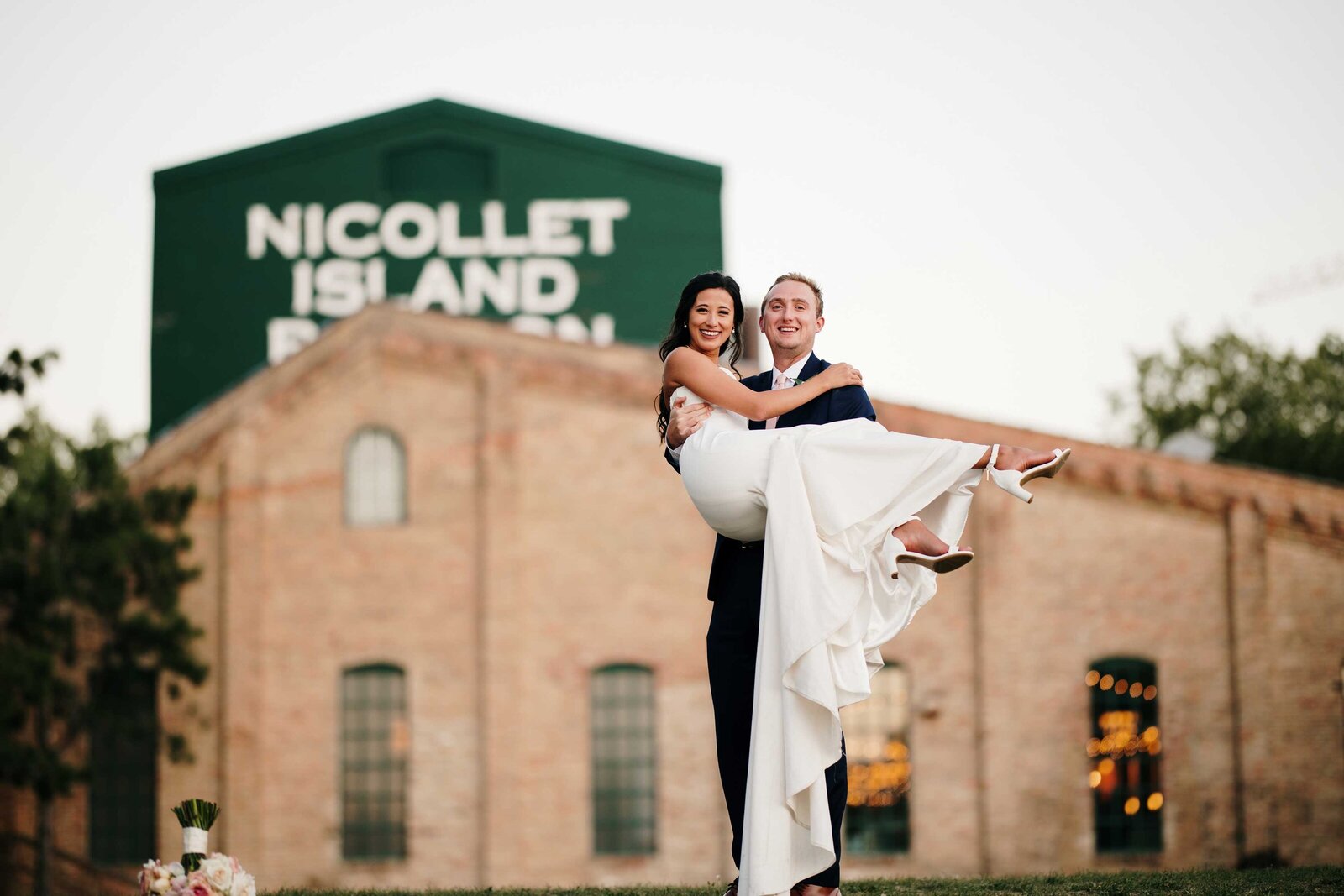 nicollet-island-pavilion-minneapolis-minnesota-wedding