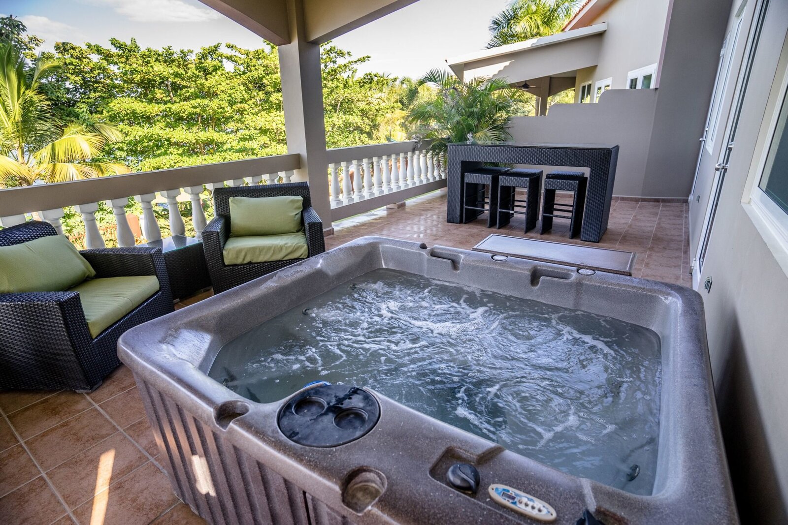 JFT01045-Upstairs-Patio-with-Wet-Bar-and-Jacuzzi-scaled