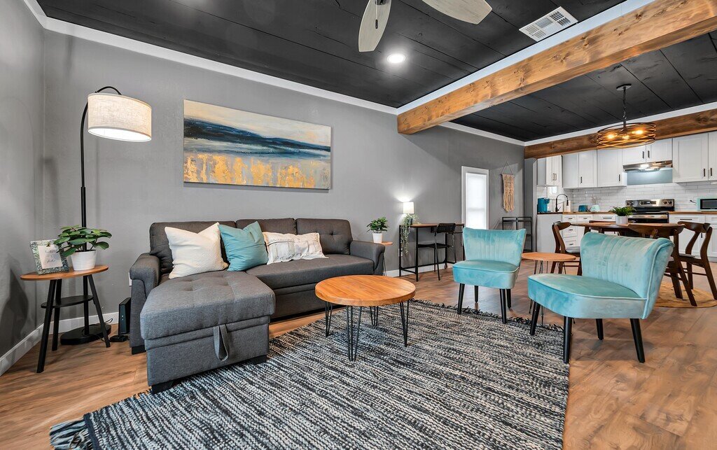 Living room with ample seating in this two-bedroom, one-bathroom vacation rental house for five located just 5 minutes from Magnolia, Baylor, and all things downtown Waco.