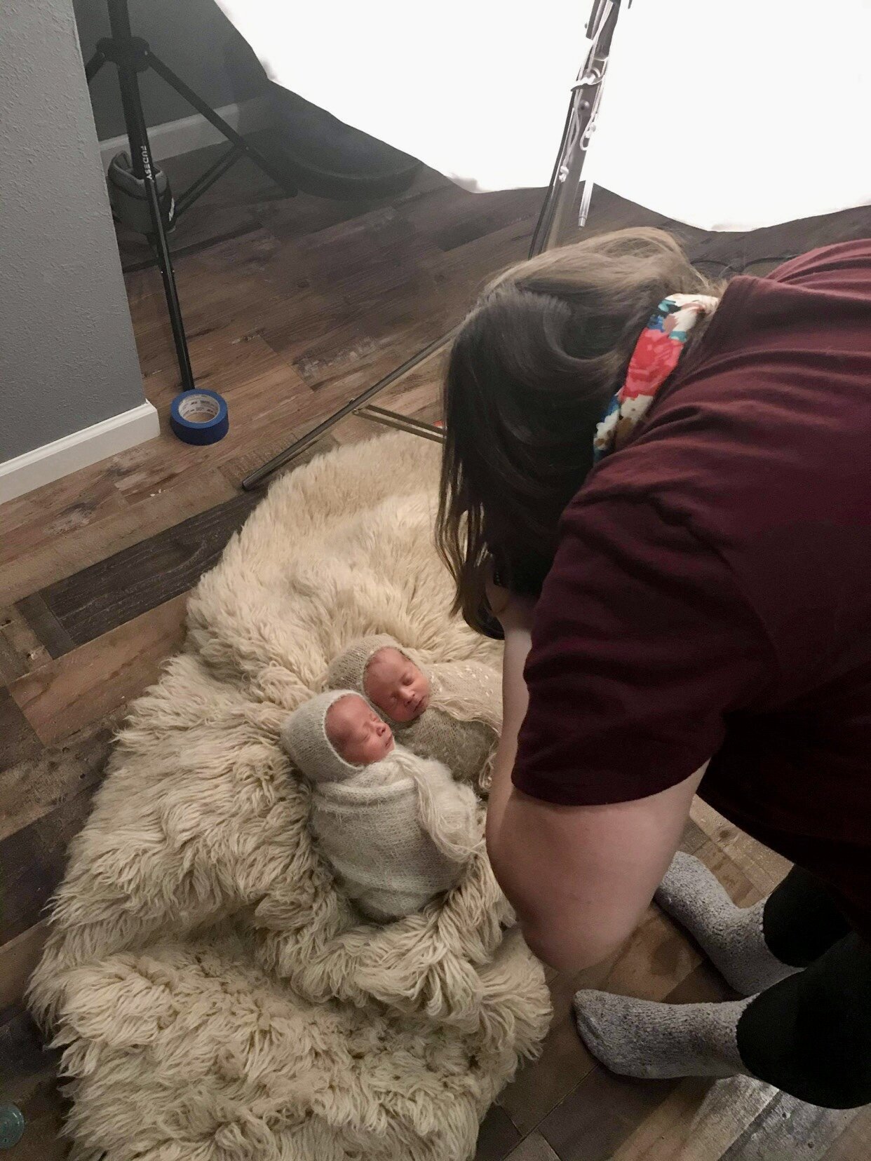 twins on rug, newborn photographer posing them