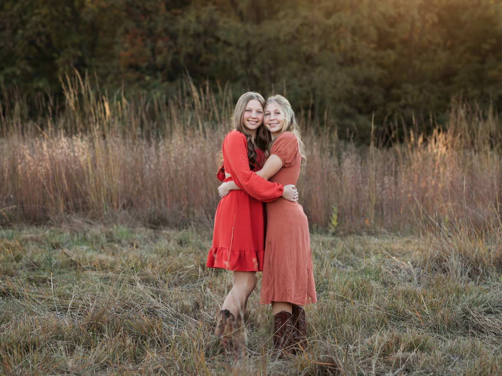 sisters hugging for family photos at westcreek reservation cleveland family photography