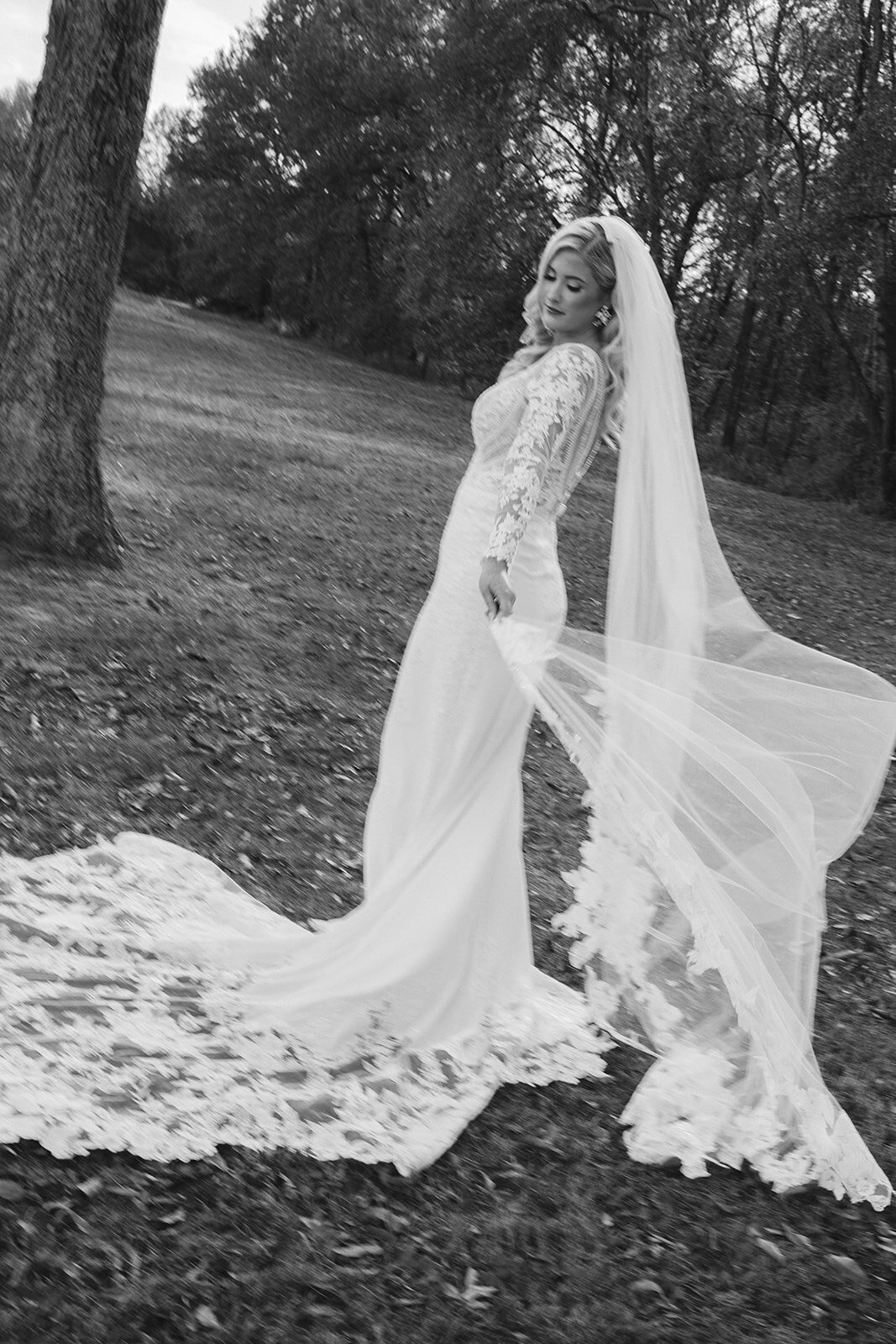 Jordan Grover Photo is a wedding photographer serving St. Louis, Central, and Eastern Missouri as well as travel + destination weddings. Jordan Grover Photo is an editorial and documentary style of photography.